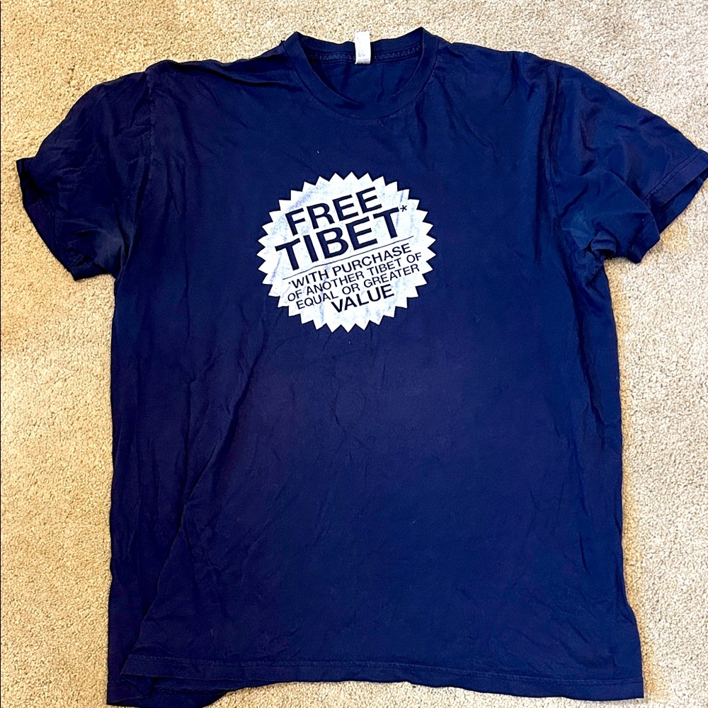 Navy Graphic T-Shirt. size XL